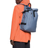 Zaino RAINS Rolltop rucksack
Celeste